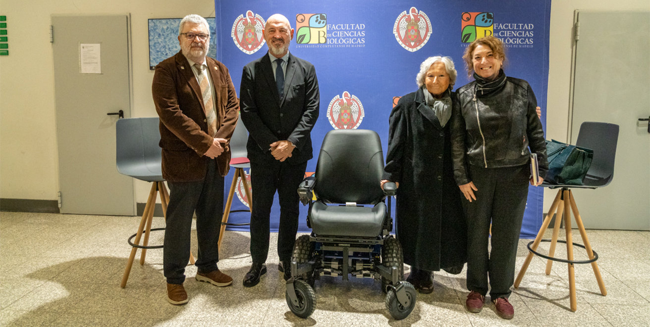 Entrega de la silla de ruedas eléctrica todoterreno donada por la Asociación JLGB (José Luis González Balado)