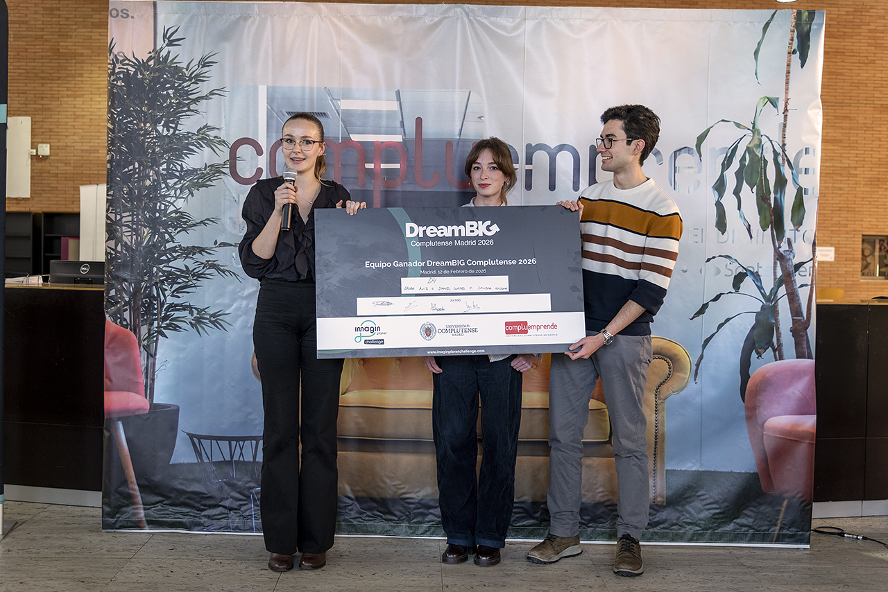 Tres estudiantes del máster universitario en Biotecnología Industrial y Ambiental, de la Facultad de Ciencias Biológicas, ganadores del DreamBig UCM 2026